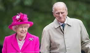 菲利普亲王(prince philip)、爱丁堡公爵(duke of edinburgh)、伊丽莎白二世女王(queen elizabeth ii)的丈夫、查尔斯王子(prince charles)的父亲，一个动荡王室家族的族长周五于英国温莎城堡去世，享年. 98å²è²åˆ©æ™®äº²çŽ‹åœ£è¯žèŠ‚å‰ä½é™¢åšç§°ä¼šé™ªå¥³çŽ‹è¿‡èŠ‚ æ‰‹æœºæ–°æµªç½'