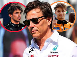 PUDO FICHAR A LECLERC O NORRIS PARA MERCEDES! 🤯😪 Toto Wolff dijo que no  tuvo tiempo de reaccionar cuando Lewis Hamilton anunció que dejaba Mercedes  por Ferrari. Toto Wolff 💬 "No me