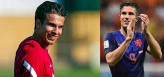 Has anyone ever seen riqui puig and van persie in the same room? Nos6uja1ksaqsm
