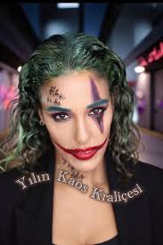 2025'te her ruh halim bir makyaja dönüştü… Biraz kaos, biraz sanat, bo...