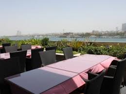 إطلالة نادرة من شرفة مطعم دانيال دبي الخور Ra2ed