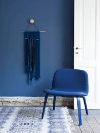 The visu lounge chair has a timeless and recognisable profile and is designed for lounging in the upmost comfort. Muuto On Twitter Feeling Blue Our Visu Lounge Chair Styled By Nadjawehlitz For Indretmagazine Muuto Muutodesign Loungechair Blue Scandinaviandesign Https T Co W9gtlcpt65