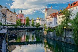 Slovenia uses it to present itself at home and abroad and to strengthen its visibility, position, reputation and influence in the international. Eslovenia Aprueba Repatriacion De Venezolanos De Origen Esloveno