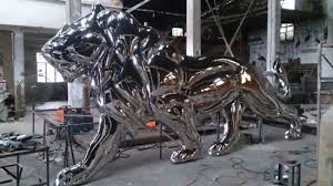 China Edelstahl Lowe Skulptur Fur Innenwand Dekoration Metalskulptur Des Kulturellen Quadrats Kaufen Bronze Auf De Made In China Com Outdoor garten skulptur cast große bronze running horse statue. china edelstahl lowe skulptur fur