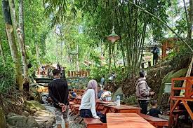 Kami infokan harga tike masuk gunung kelud kediri terbaru. Rute Dan Harga Tiket Masuk Wana Wisata Sumber Biru Jombang Halaman All Kompas Com