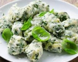 Recette De Gnocchis Legers Croq Kilos Aux Epinards Et Pommes De Terre Recette Recette Gnocchi Recette Italienne Facile Gnocchis