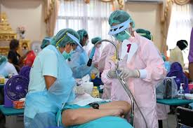 ผนึกกำลังโครงการ “ราษฎรสุขใจ พลานามัยสมบูรณ์ แพทย์พระราชทาน”  ยกระดับบริการทันตกรรมแก่พระภิกษุและประชาชน  สานต่อพระราชปณิธานเพื่อการเข้าถึงการรักษาอย่างเท่าเทียม –  สํานักงานประชาสัมพันธ์