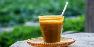 Jamu dibuat dengan bahan utama buah asam ditambah kunir/kunyit, namun beberapa pembuatnya ada yang mencampur dengan sinom (daun asam muda), temulawak, biji kedawung, dan air perasan buah jeruk nipis. Manfaat Kunyit Dan Madu Bagi Tubuh Ramuan Luar Biasa Dari Bahan Sederhana Merdeka Com