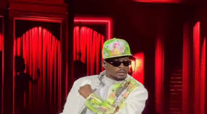 Usher Responds to Rumors as Fans Believe He’s Hired a Look-Alike to Perform at Concerts