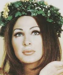 learn to love your self first elissazkh elissa elissakurdii crown flower old photo queen beautiful new newalbum selfie poses beautiful old photos