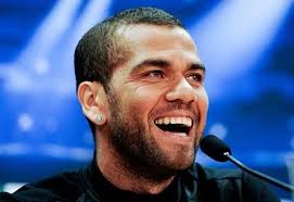 Dani Alves Eats Banana in Response to Racist Taunt — Naharnet