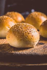 Burger Buns Hamburgerbrotchen Selber Machen Mann Backt Hamburgerbrotchen Hamburger Brotchen Essen