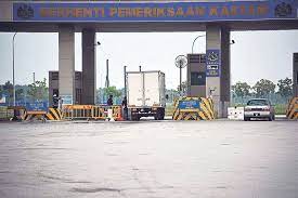 91m documantation centre at wisma kastam diraja malaysia port klang 102m meja 3, cawangan import eksport, wisma kastam pelabuhan utara. Customs Dept Busts Attempt To Smuggle In Cigarettes Liquor At Port Klang Malaysia Malay Mail