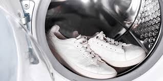 Aussi, vérifiez que le tambour de votre machine à laver est adapté. Peut On Laver Ses Baskets A La Machine Darty Vous