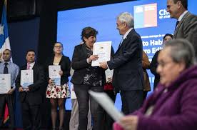 Ella no vino ese día. Biobio Presidente Pinera Entrega Escrituras De Viviendas En Talcahuano Prensa Presidencia