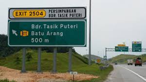 La distance entre la mosquée et la mecque est 8664,82 km nord ouest. Perlihatkan Pos Yusida