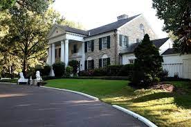 The tour begins at the entrance to the graceland visitor center, continuing by s. A Look At Graceland Mansion Home Of Elvis