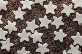 Oggi prepareremo la torta sbriciolata pan di stelle, un goloso dolce al gusto di cacao realizzato con questi deliziosi biscotti sbriciolati. Torta Sbriciolata Pan Di Stelle Ricetta E Varianti Tantedelizie