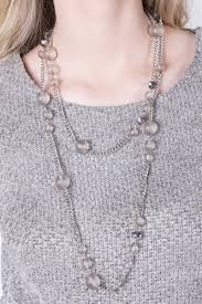 Dugačka ručno rađena Luna ogrlica sa perlama različitih veličina | Modna  kuća Luna