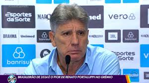 Roger elogia Bruno Gomes, mas reforça busca por laterais-direitos: "Não é  possível improvisar sempre"