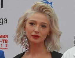 Праздник состоялся в деревенской хинкальной. Nastya Ivleeva Pokazala Poklonnikam Svoi Morshiny