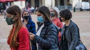 Mascherine all'aperto per arginare i contagi da coronavirus. Mascherine Obbligatorie Nel Nuovo Dpcm Vanno Indossate All Aperto E Al Chiuso La Repubblica