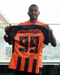 El seleccionador de portugal, por aquel entonces técnico del sporting, hizo jugar a cristiano ante el united por lo que acabaría fichando por el equipo. Fernando Footballer Born 1999 Wikipedia