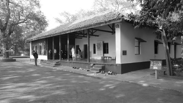 Sabarmati Ashram: The story of resilience and abode of peace. - Vibes Of India