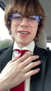 Dressing Sharp: Suit Tips from a Car