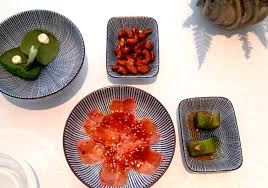 Nach der trennung seiner eltern lebte er bei seiner. Restaurant Tim Raue So Schmeckt Sterne Kuche Fur Normalos