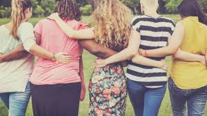 En el marco del día internacional de la mujer, repasamos algunas de las reflexiones que acompañan a quienes trabajan cada día para hacer que el lugar donde nace una persona, su raza y género no determinen (ni limiten) qué oportunidades tendrá en la vida. Feliz Dia De La Mujer Frases Para Felicitar El 8 De Marzo