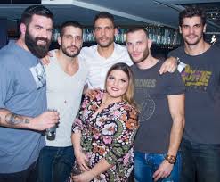 Υπήρξε παντρεμένη με κάποιον εκτός showbiz και έχει μία κόρη, τη δανάη μπάρκα. Danah Mparka Giortase Ta Gene8lia Ths Me To Syntrofo Ths Kai Th Mhtera Ths Sto Pleyro Ths Fay S Book