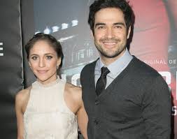 Bienvenido, escribió en la fotografía donde el galán toma la mano de su bebé y. Tras Criticas Asi Mostro Alfonso Herrera El Gran Amor Que Le Tiene A Su Esposa
