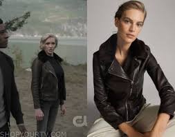 Season 8 opens with the cops breaking the seemingly random murder of a fried chicken deliverer with a little undercover work in the park, but mccoy and ross face a harder battle. Arrow Season 8 Episode 7 Laurel S Fur Collar Jacket Shop Your Tv