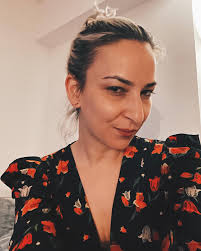 It looks like I am into flowers this season 🌹🌹🌹 thanks to all who  follows my pages, we just passed 14k