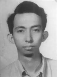 FYI: Who is WILLIAM BEGG? BEGG, William Vincent A. Born in the Bicol region  to an American father and a Filipino mother, William Begg renounced his  American citizenship when he turned 21. “