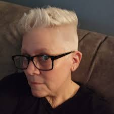 Pixie Haircut Style and Products