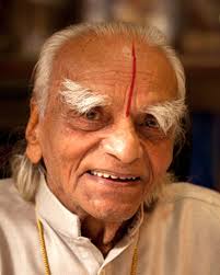 Maybe you would like to learn more about one of these? Ein Besuch B K S Iyengar Yoga Ist Sein Leben Brigitte De