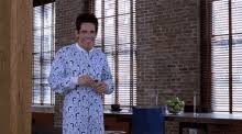 Alors, voici pour vous plusieurs modèles de gif pour un anniversaire drôle et prêt à être inséré sur votre message texte. Pyjama Gifs Tenor