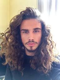 ~~get yourself brand new look with this guide right now!~~ if you've ever seen a hairstyle you loved and thought, i wish i could get that with my curly hair, wish no more! How To Style Curly Hair For Men The Disheveled Devil Dapper Confidential