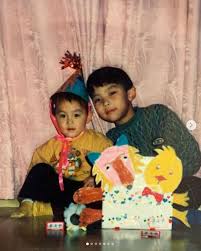 윤봉길 의사의 종손 배우 윤주빈이 3.1절 100주년 기념식에서 심훈 선생이 투옥 당시 어머니께 보낸 서간문 '감옥에서 어머님께' 주요 대목을. ìœ¤ì£¼ë¹ˆ ìœ¤ë´‰ê¸¸ ì¢…ì† ì–´ë¦°ì‹œì ˆëª¨ìŠµë³´ë‹ˆ í›ˆí›ˆí•´ ì•„ì£¼ê²½ì œ