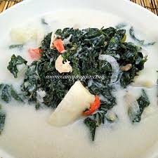 Hari ini saya ikut cara pembantu rumah nana di mana digunakan juga bawang putih. Sayur Lemak Pucuk Manis Bersama Keledek
