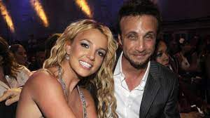Britney jean spears) — американская певица, обладательница грэмми, танцовщица, автор песен, актриса. 25 Let Vmeste Menedzher Britni Spirs Uhodit S Posta Iz Uvazheniya K Ee Planam Zavershit Kareru Bbc News Russkaya Sluzhba