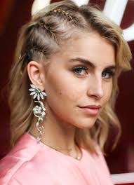 Kurze haare haarband brautfrisuren fur kurze haare weddingstyle brautfrisuren fur kurze haare immer wieder werden wir gefragt ob wir ideen fur kurzhaar brautfrisuren haben kurze haare haarband frisur fur hochzeit selber machen luxus frisuren halblang pony. Kurze Haare Stylen Geniale Stylingtipps Fur Pixie Cut Bob Co