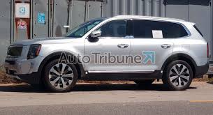 2019 Kia Telluride Spotted Undisguised Again Remains Pretty Faithful To The Concept Carscoops Kia Telluride Spotted