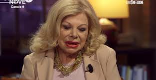 E lei mette a tacere tutti con le sue parole. Sandra Milo Il Mio Ex Marito Mi Ha Rotto Naso Orecchie E Mascella