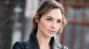 Dream in color #revlon #superlustrous the luscious gal gadot. A Geek S Guide To Gal Gadot Geek Bomb