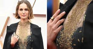 The black swan star created a stir with her decision to wear a black and gold dior dress. Natalie Portman S Oscar Outfit Honors Snubbed Female Directors Bored Panda