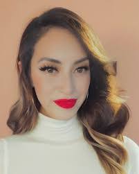 Lindsey Romero's Instagram, Twitter & Facebook