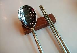 Because metal can be slippery, these chopsticks are made rough at the ends in order to diminish that trait. Spoon And Chopstick Rest Wikipedia